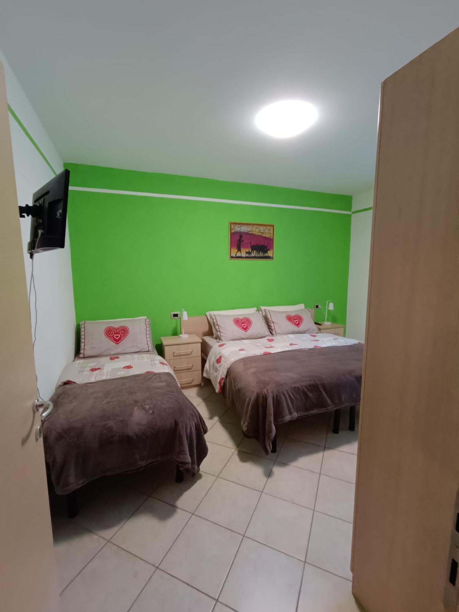 Pisolo Selvaggio Apartman Tirano Szoba fotó
