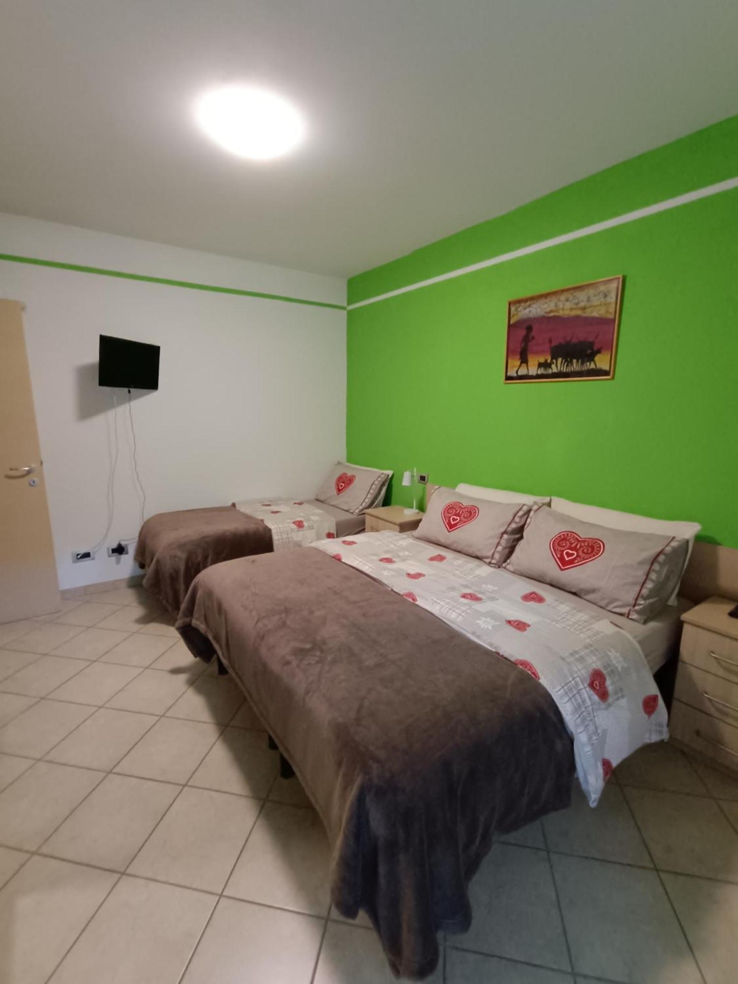 Pisolo Selvaggio Apartman Tirano Szoba fotó