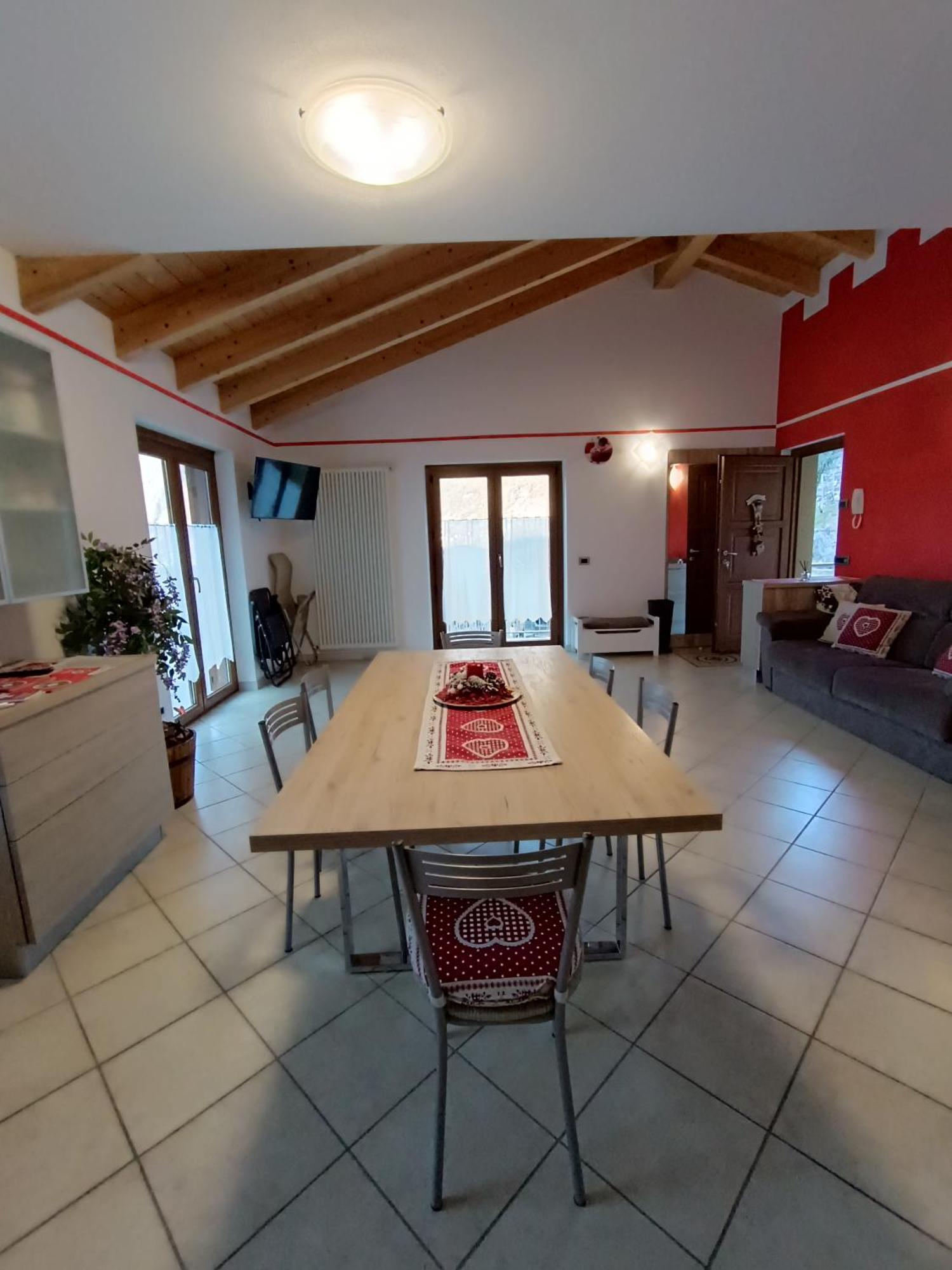 Pisolo Selvaggio Apartman Tirano Szoba fotó