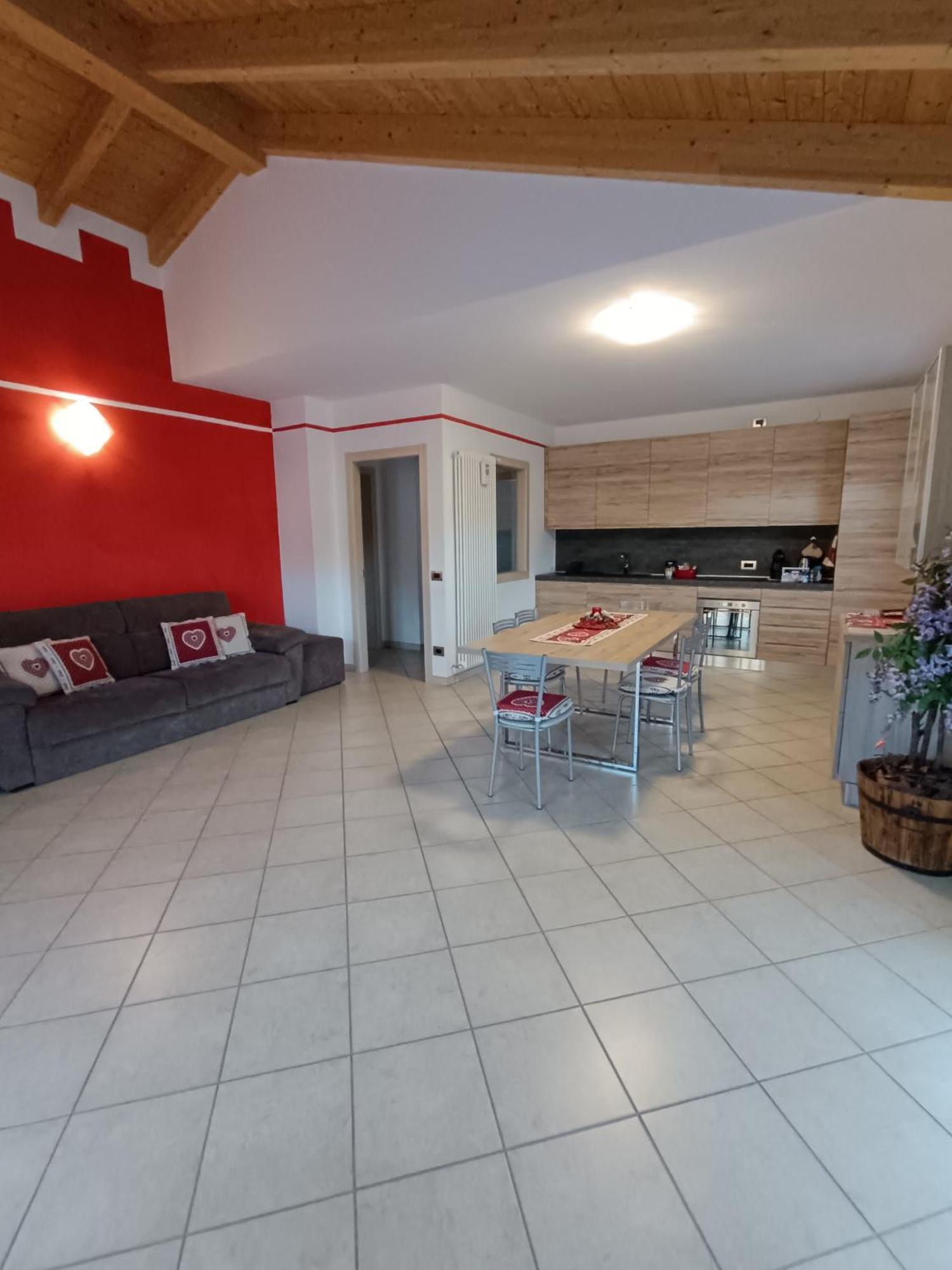 Pisolo Selvaggio Apartman Tirano Szoba fotó