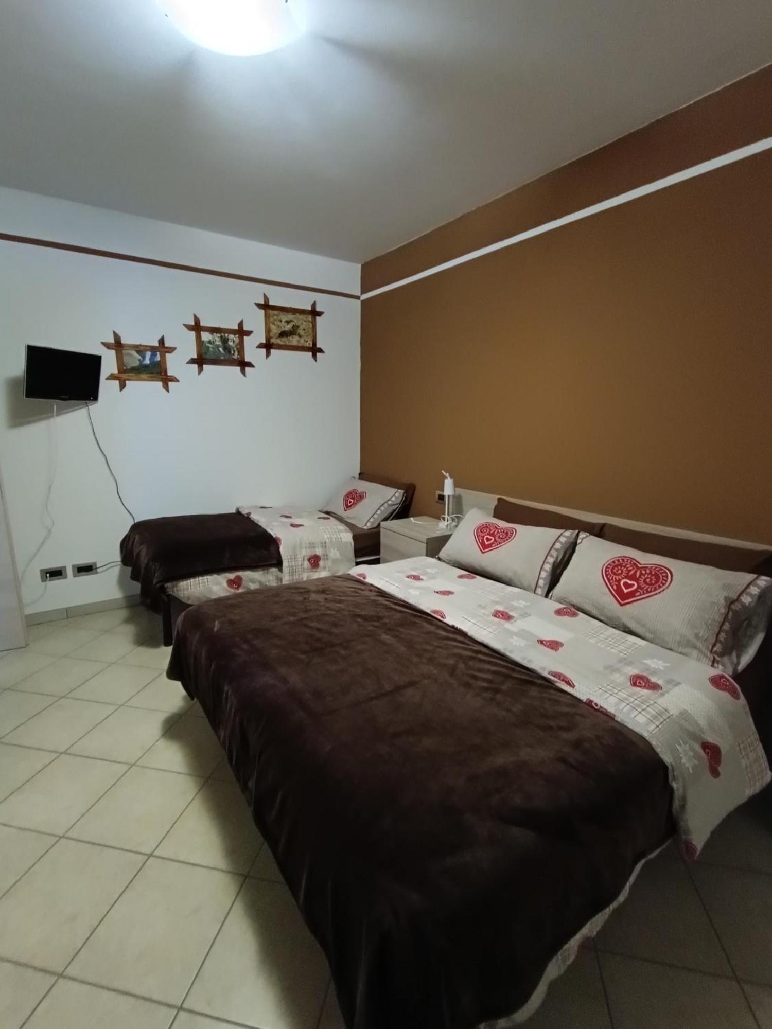 Pisolo Selvaggio Apartman Tirano Szoba fotó