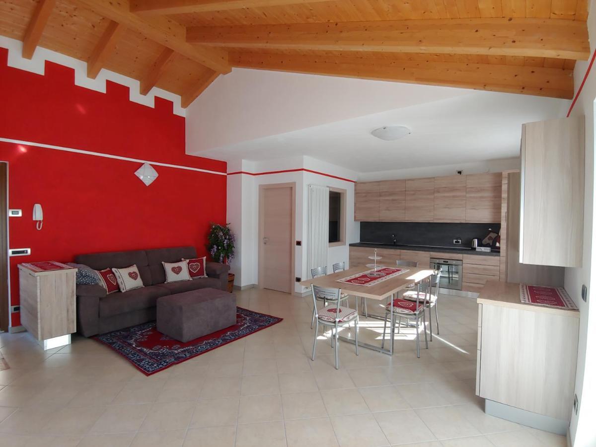 Pisolo Selvaggio Apartman Tirano Kültér fotó
