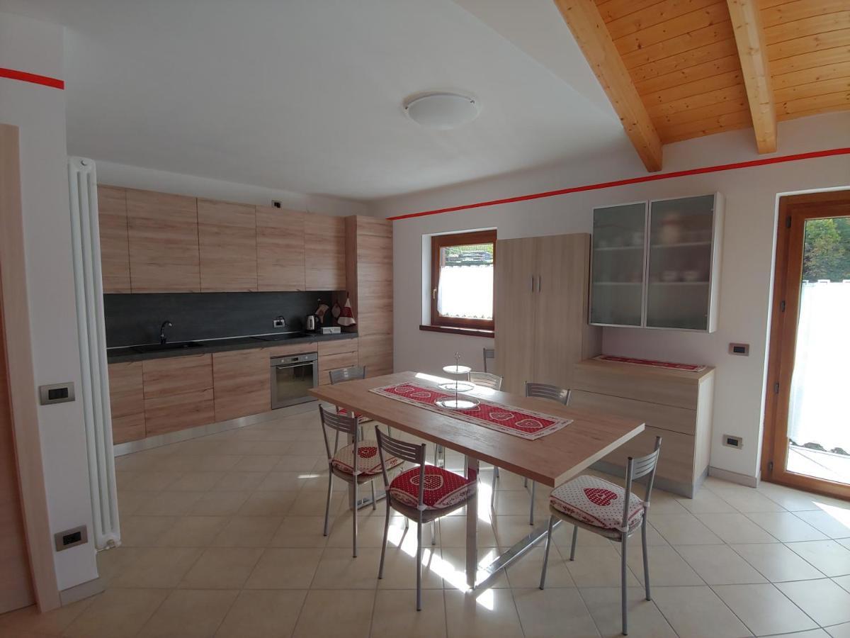 Pisolo Selvaggio Apartman Tirano Kültér fotó